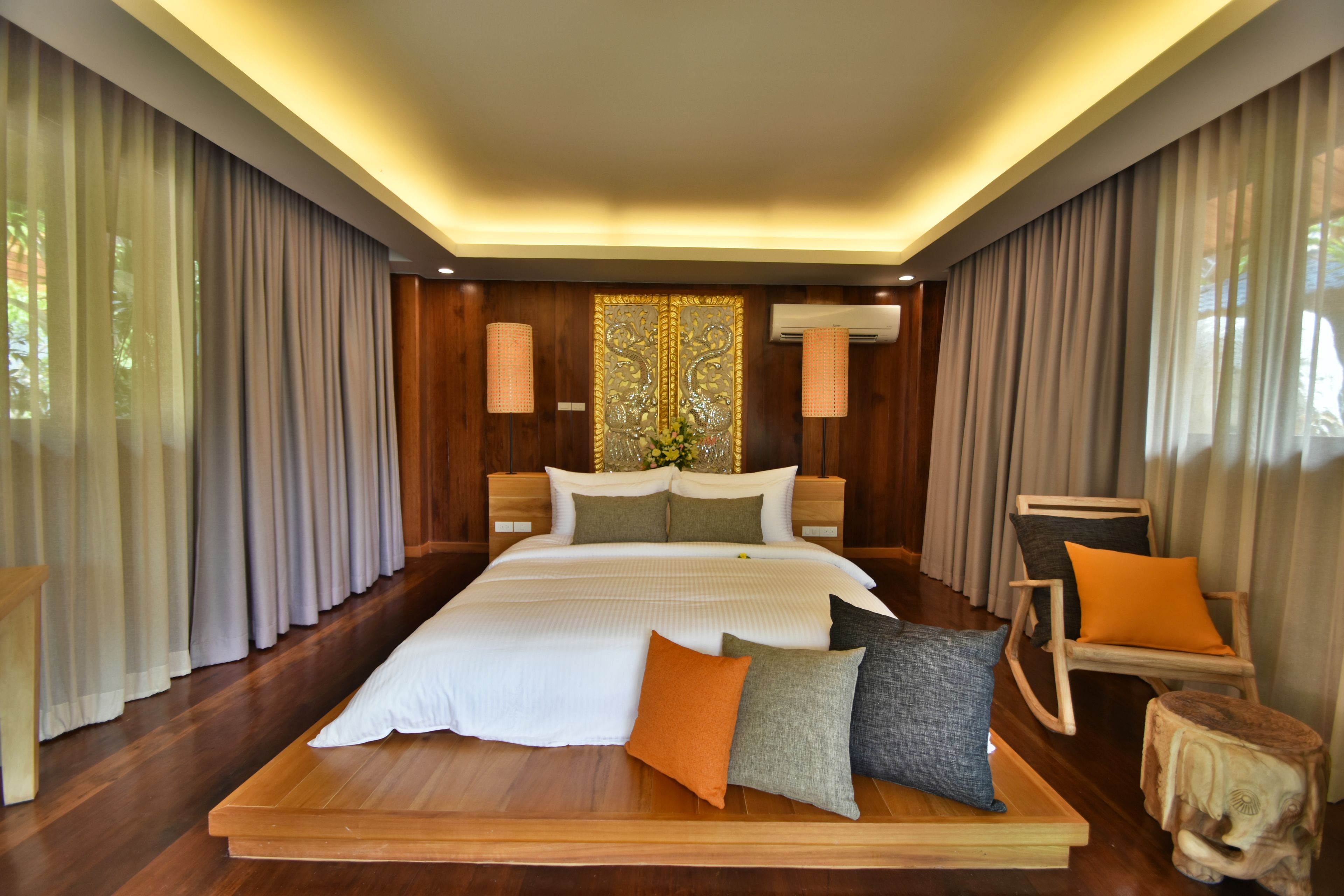 deluxe villa, pool view | 1 bedroom, in-room safe, desk, blackout curtains