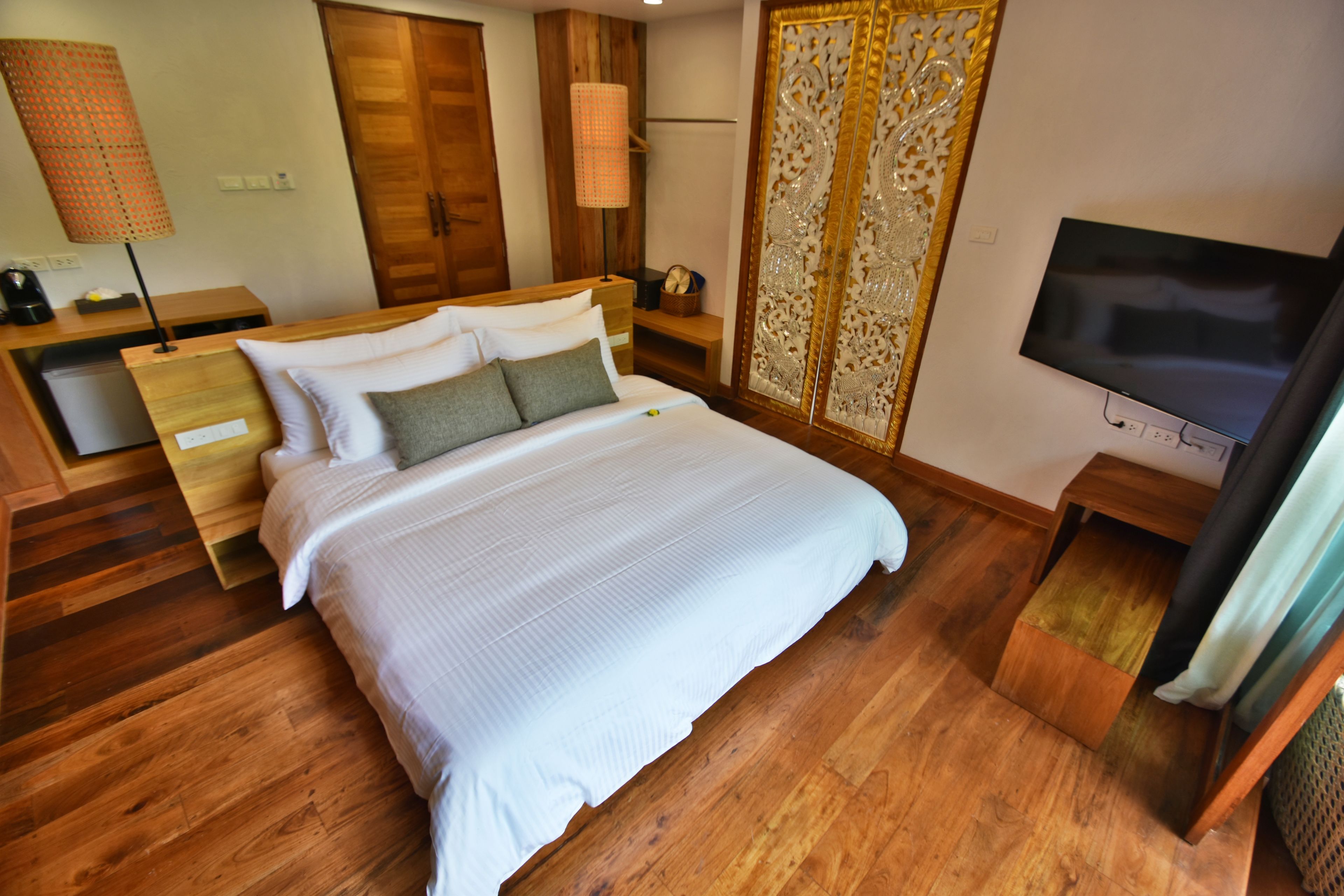 superior villa, canal view | 1 bedroom, in-room safe, desk, blackout curtains