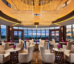 3 restaurants, lunch served - Thousand Cranes Sanya Yazhou Bay Int'l Exchange Centre  (Sanya)