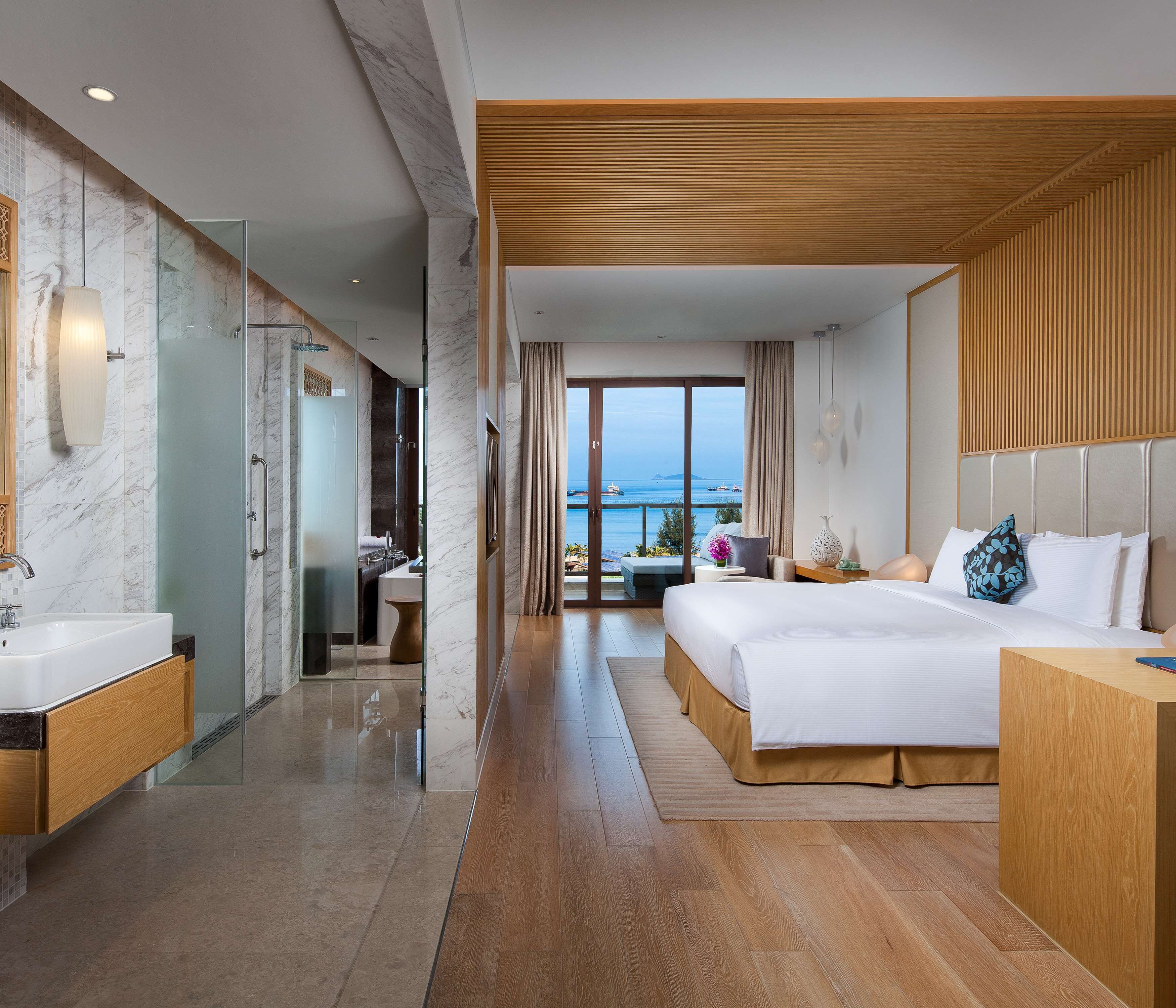 Caja de seguridad en la habitación y escritorio 