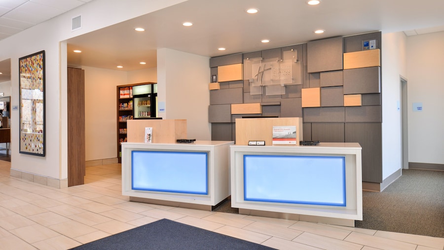 Holiday Inn Express & Suites Southgate - Detroit Area by IHG