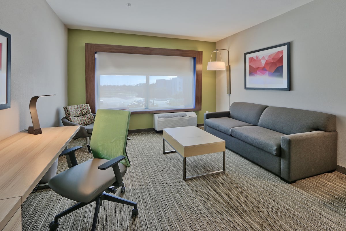 Desk, free cots/infant beds, free WiFi, bed sheets