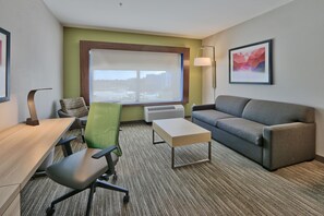 Desk, free cribs/infant beds, free WiFi, bed sheets - Holiday Inn Express & Suites Roswell by IHG (Roswell)