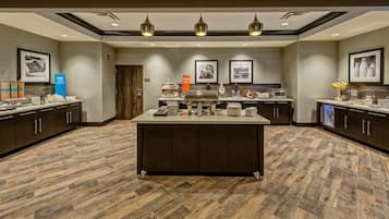 Café da manhã para viagem grátis todos os dias