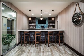 Bar (on property) - Hampton Inn Rochester Penfield (Rochester)
