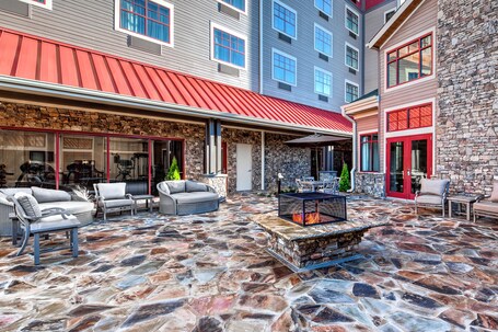 Black Fox Lodge Pigeon Forge, Tapestry Collection by Hilton - Image 11