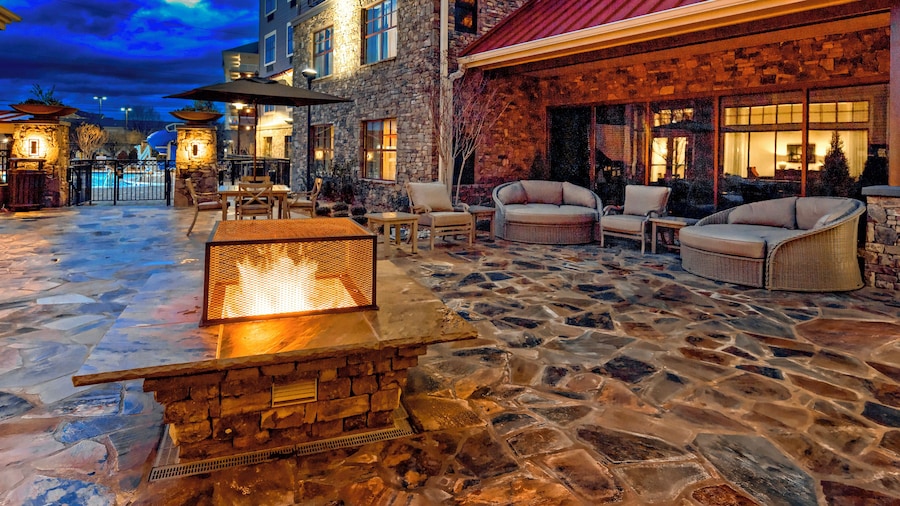 Black Fox Lodge Pigeon Forge, Tapestry Collection by Hilton