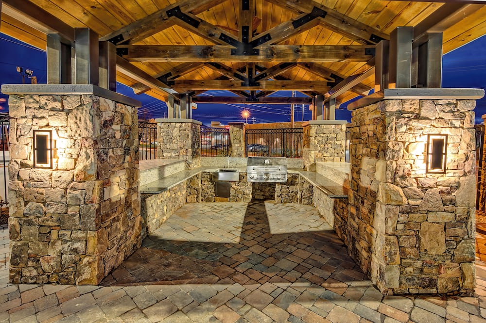 Black Fox Lodge Pigeon Forge, Tapestry Collection by Hilton
