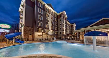 Black Fox Lodge Pigeon Forge, Tapestry Collection by Hilton