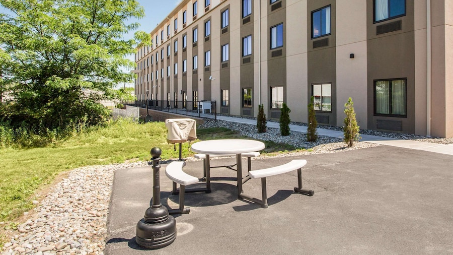 Sleep Inn & Suites Middletown - Goshen