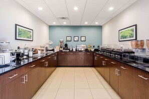 Free continental breakfast on weekdays 