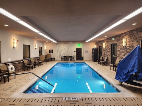 Indoor pool. Sleep Inn & Suites Middletown - Goshen