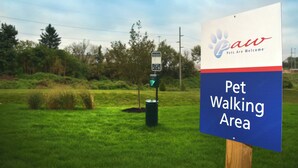 A sign for a Pet Walking Area with a logo for Paw Pets Are Welcome. - Candlewood Suites York by IHG (York)