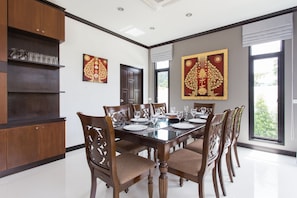 4 Bedrooms Private Pool Villa | ๊ฐ์ค ๋ด ์์ฌ ๊ณต๊ฐ