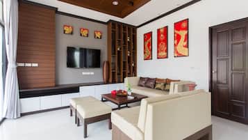 4 Bedrooms Private Pool Villa | Zona de estar | Televisión LED de 49 pulgadas con canales por satélite, una televisión