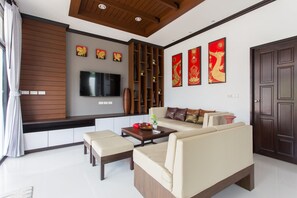 4 Bedrooms Private Pool Villa | Living area