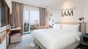Rover Plus Room - Easy Access To Sheikh Zayed Road & Bur Dubai | In-room safe, desk, soundproofing, free cribs/infant beds