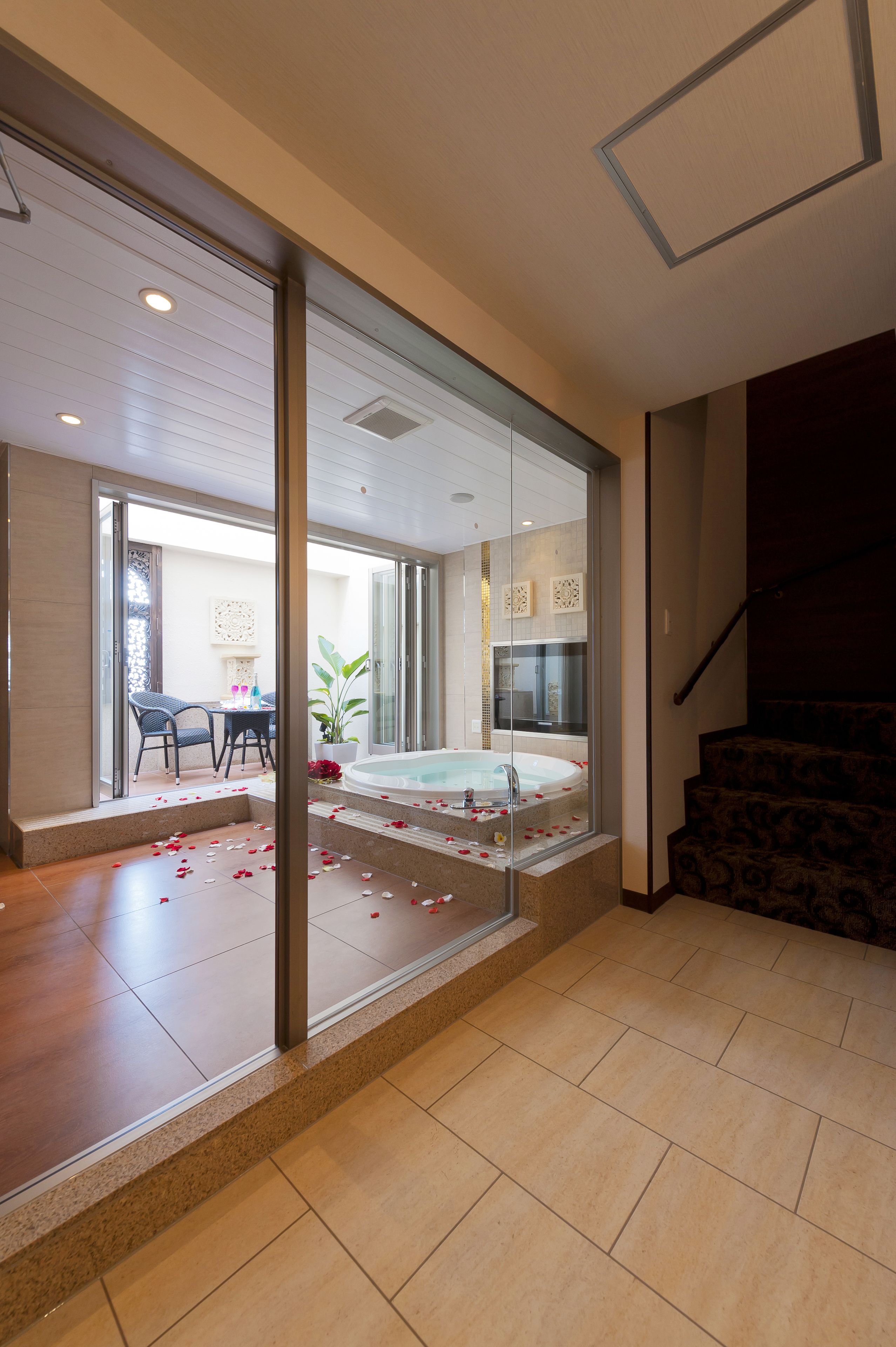 maisonette grand suite | bathroom | separate bathtub and shower, jetted bath, free toiletries, hair dryer