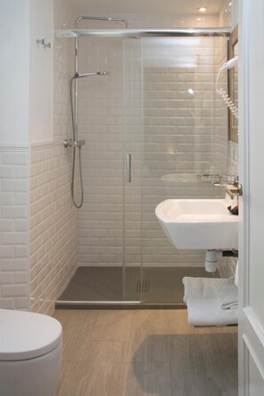 Shower, free toiletries, hair dryer, towels