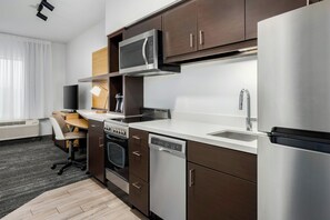 1 bedroom, desk, iron/ironing board, free cribs/infant beds