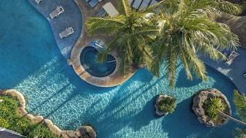 2 albercas al aire libre y camas balinesas (con cargo)