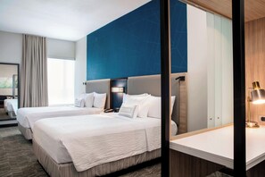 In-room safe, desk, blackout curtains, iron/ironing board - SpringHill Suites by Marriott Miami Doral (Miami)