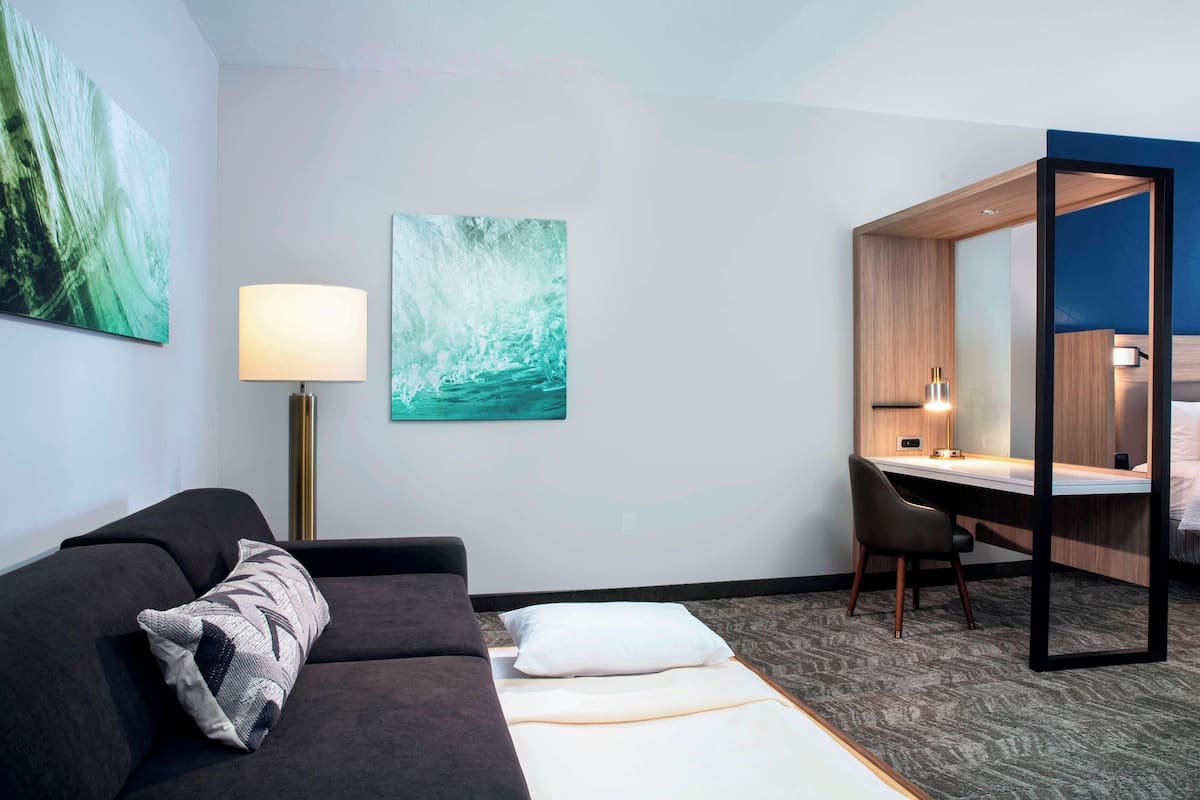 1 bedroom, in-room safe, desk, blackout curtains