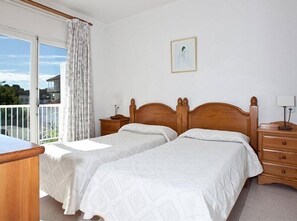 2 bedrooms, in-room safe, cots/infant beds