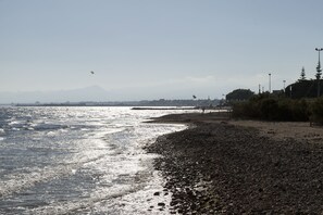 Pantai berhampiran, pasir putih 