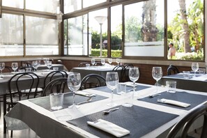 Se sirven desayunos, comidas y cenas 