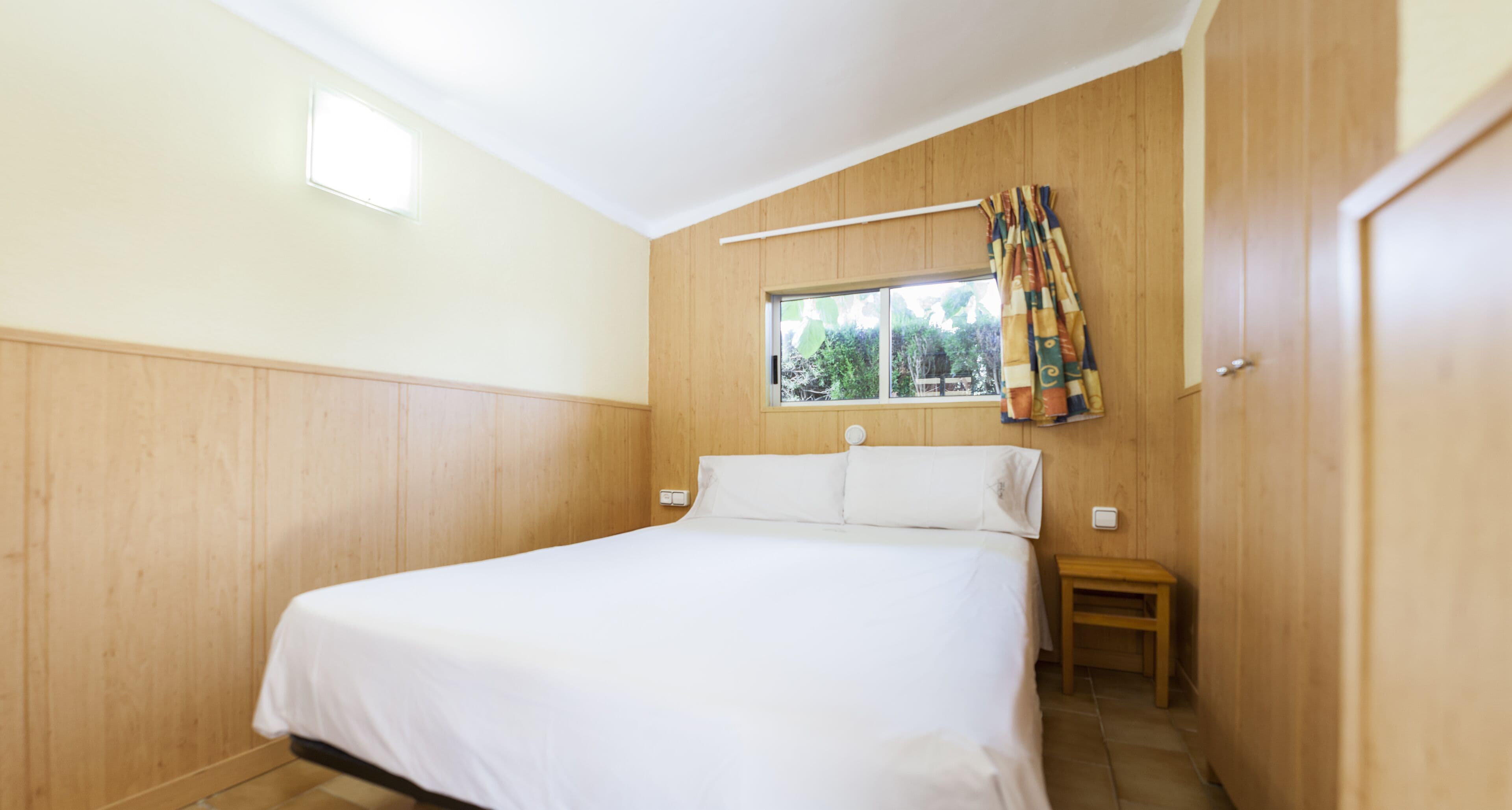 1 habitación, caja de seguridad en la habitación y muebles diferentes 