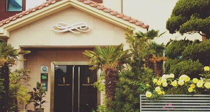 Charmant Hotel