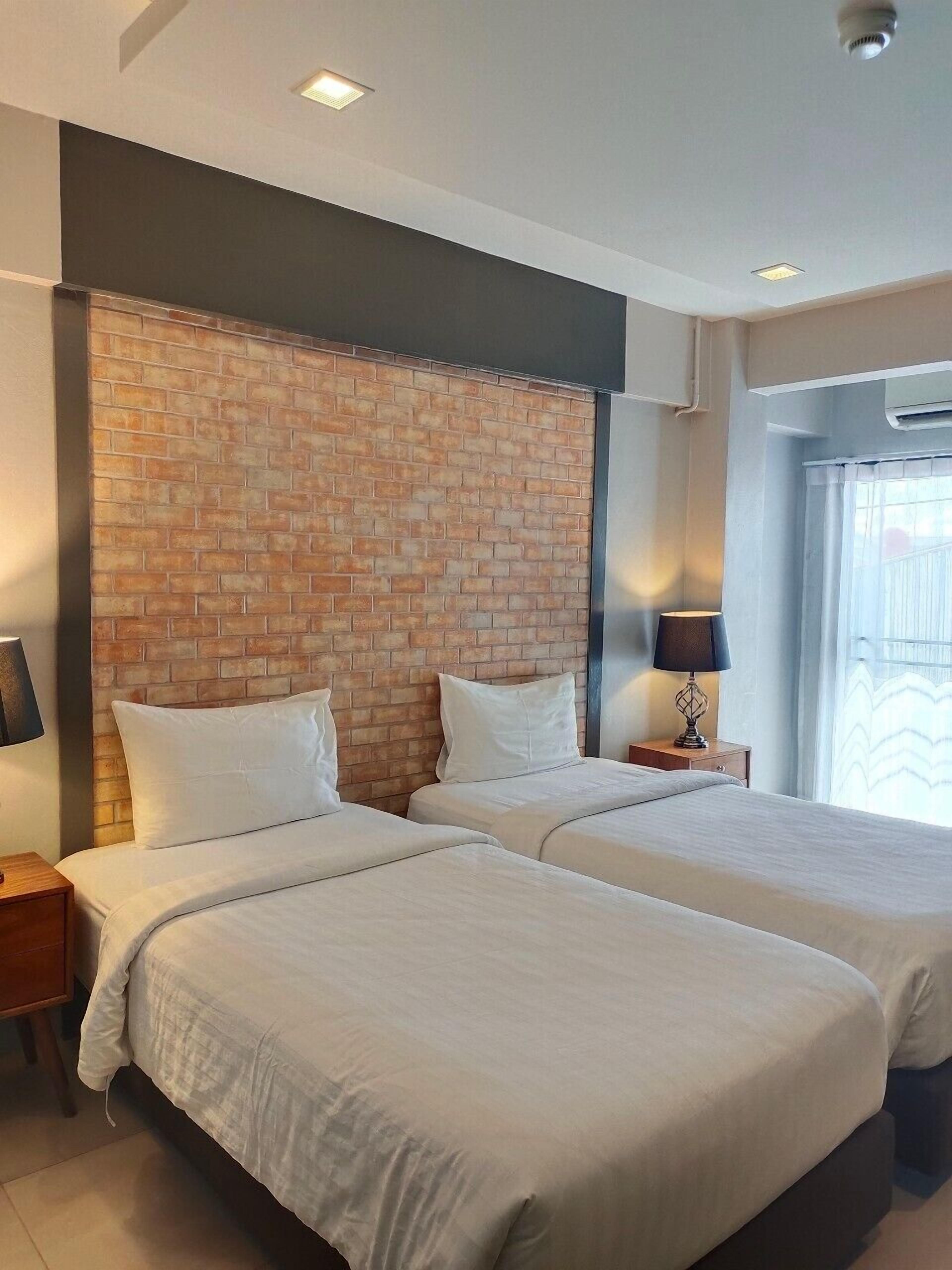 standard twin room | desk, blackout curtains, free wifi