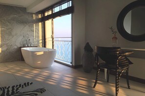 2 Bedrooms Suite | Tina profunda