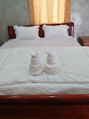 Double Room, 1 King Bed (Air conditioned) | Desk, laptop workspace, blackout drapes, soundproofing - Yotin Guest House (Trat)