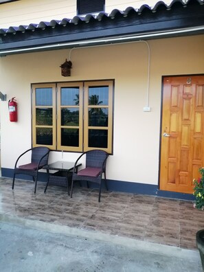 Doppelzimmer, 1 King-Bett (Air conditioned) | Terrasse/Patio