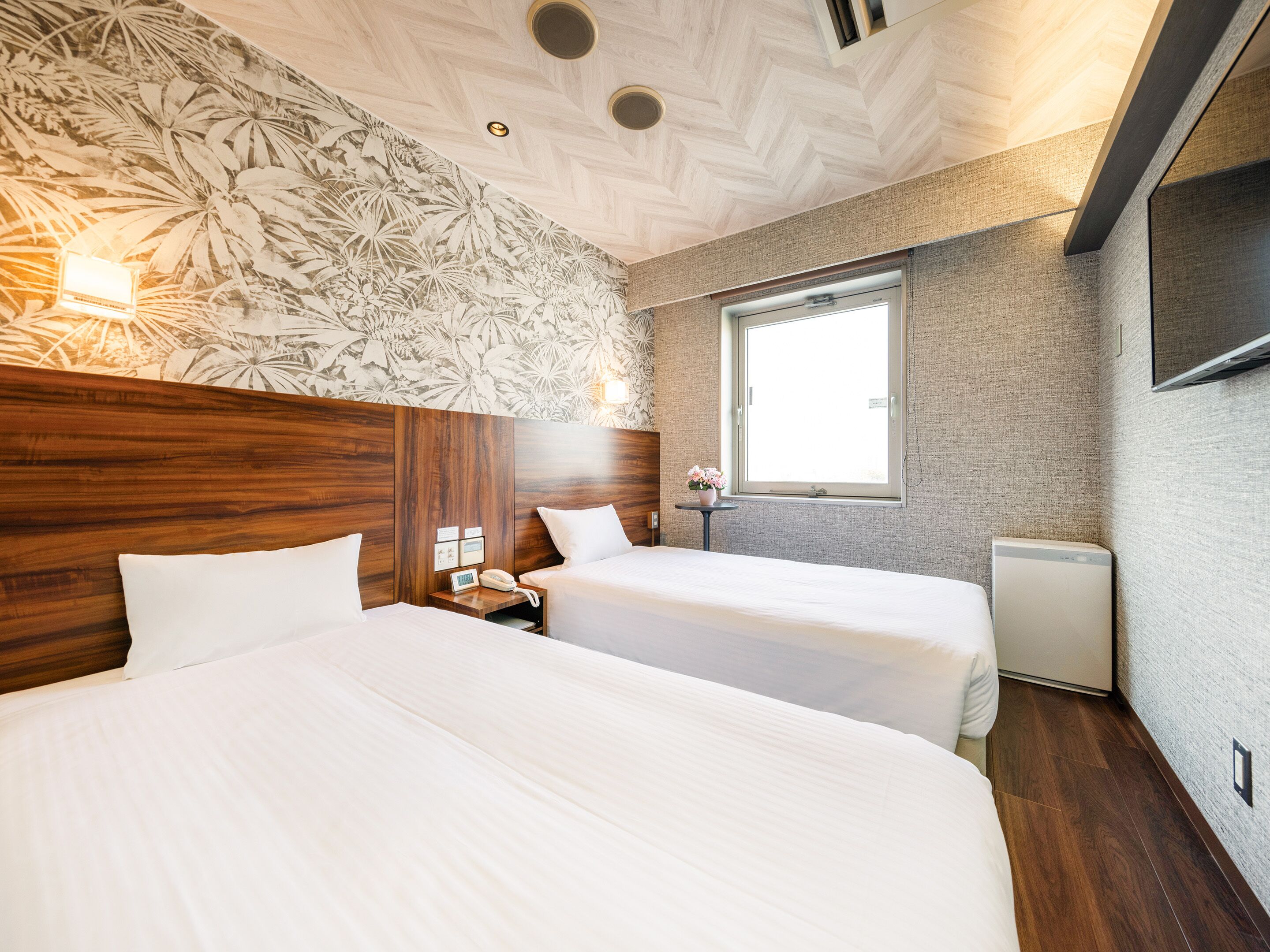 1 bedroom, blackout curtains, soundproofing, free wifi