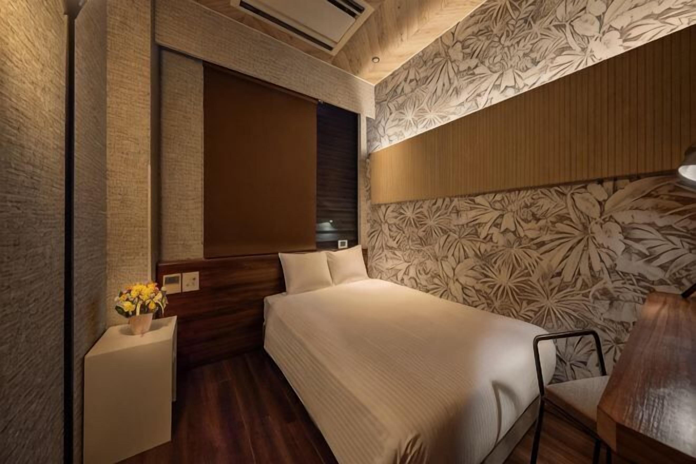 Blackout curtains, soundproofing, free WiFi, bed sheets