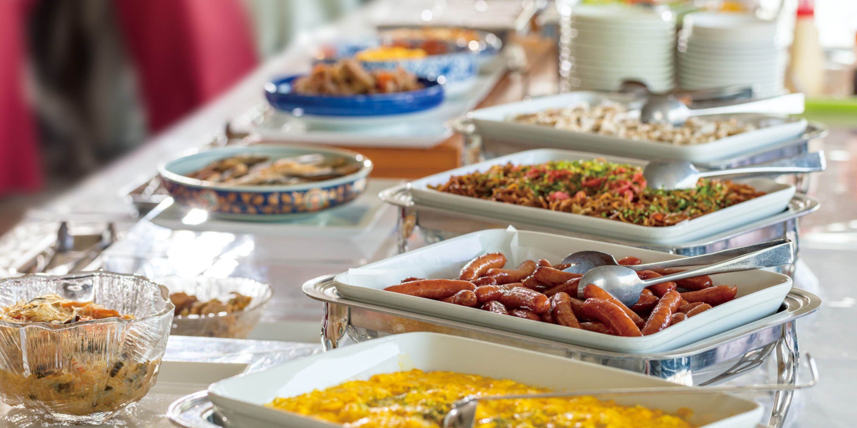 Daily buffet breakfast (JPY 1200 per person)