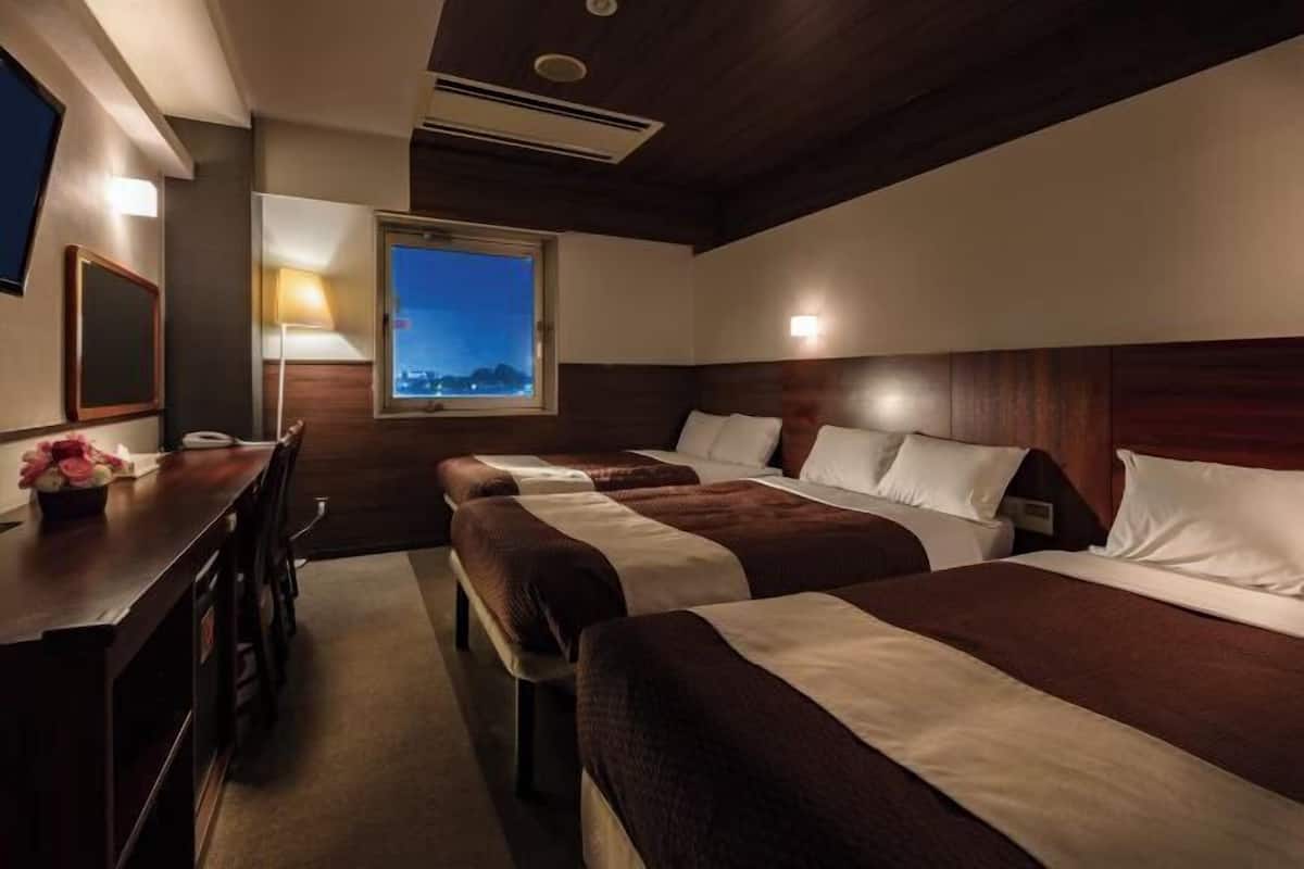 Blackout drapes, soundproofing, free WiFi, bed sheets