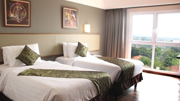 Superior Room | Minibar, in-room safe, desk, blackout drapes - Swiss-belhotel Bogor (Bogor)