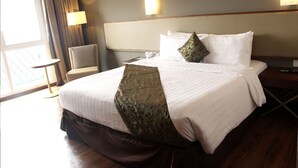 Deluxe Room | Minibar, in-room safe, desk, blackout drapes - Swiss-belhotel Bogor (Bogor)