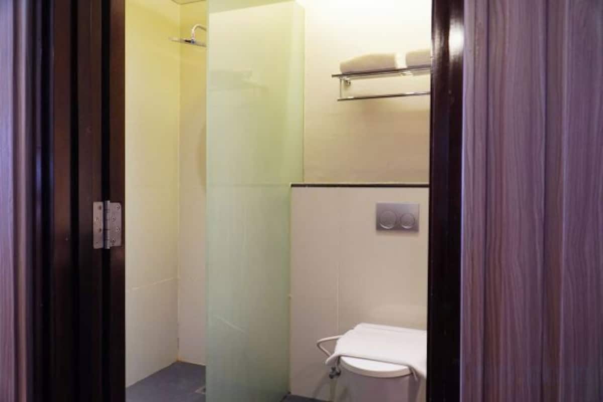 Shower, free toiletries, hair dryer, slippers