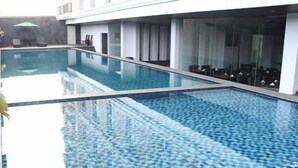 Outdoor pool - Swiss-belhotel Bogor (Bogor)