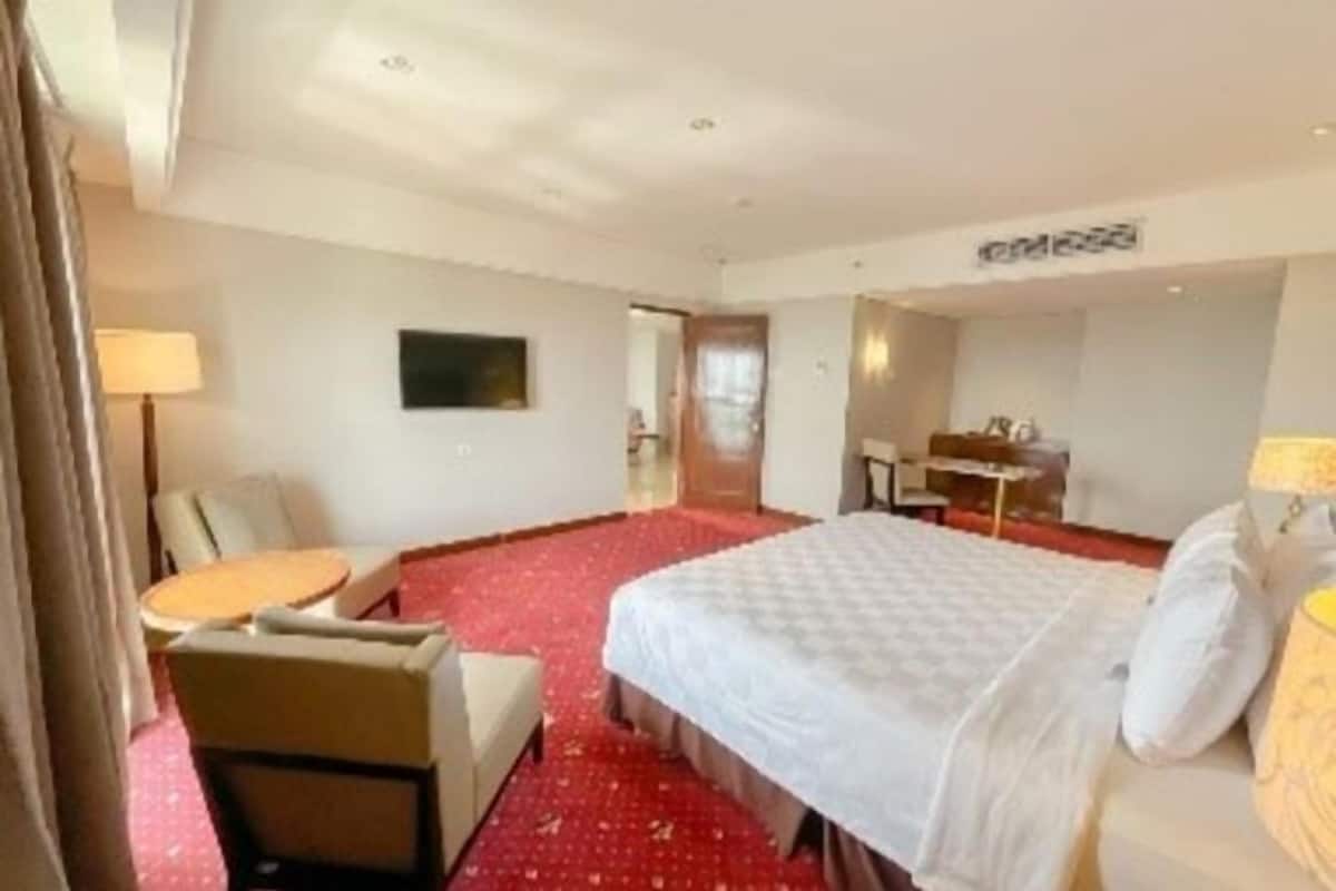 Minibar, in-room safe, desk, blackout curtains