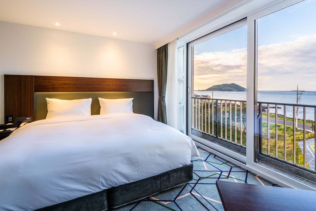 Superior Double Room | In-room safe, desk, blackout drapes, soundproofing