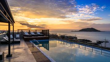 Outdoor pool, open 9:00 AM to 8:00 PM, pool loungers