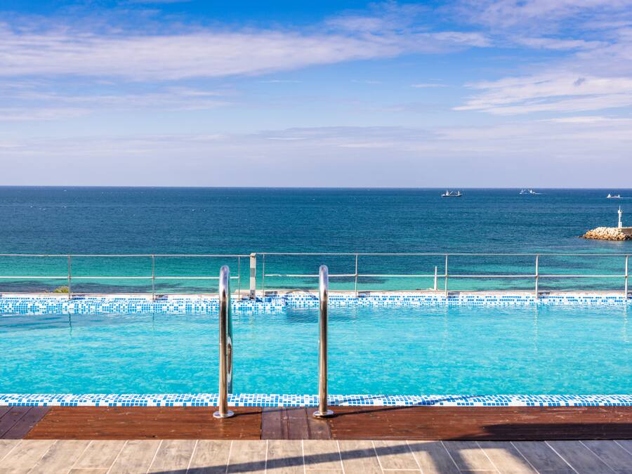 Piscina all'aperto, con ingresso dalle 09:00 alle 20:00, lettini