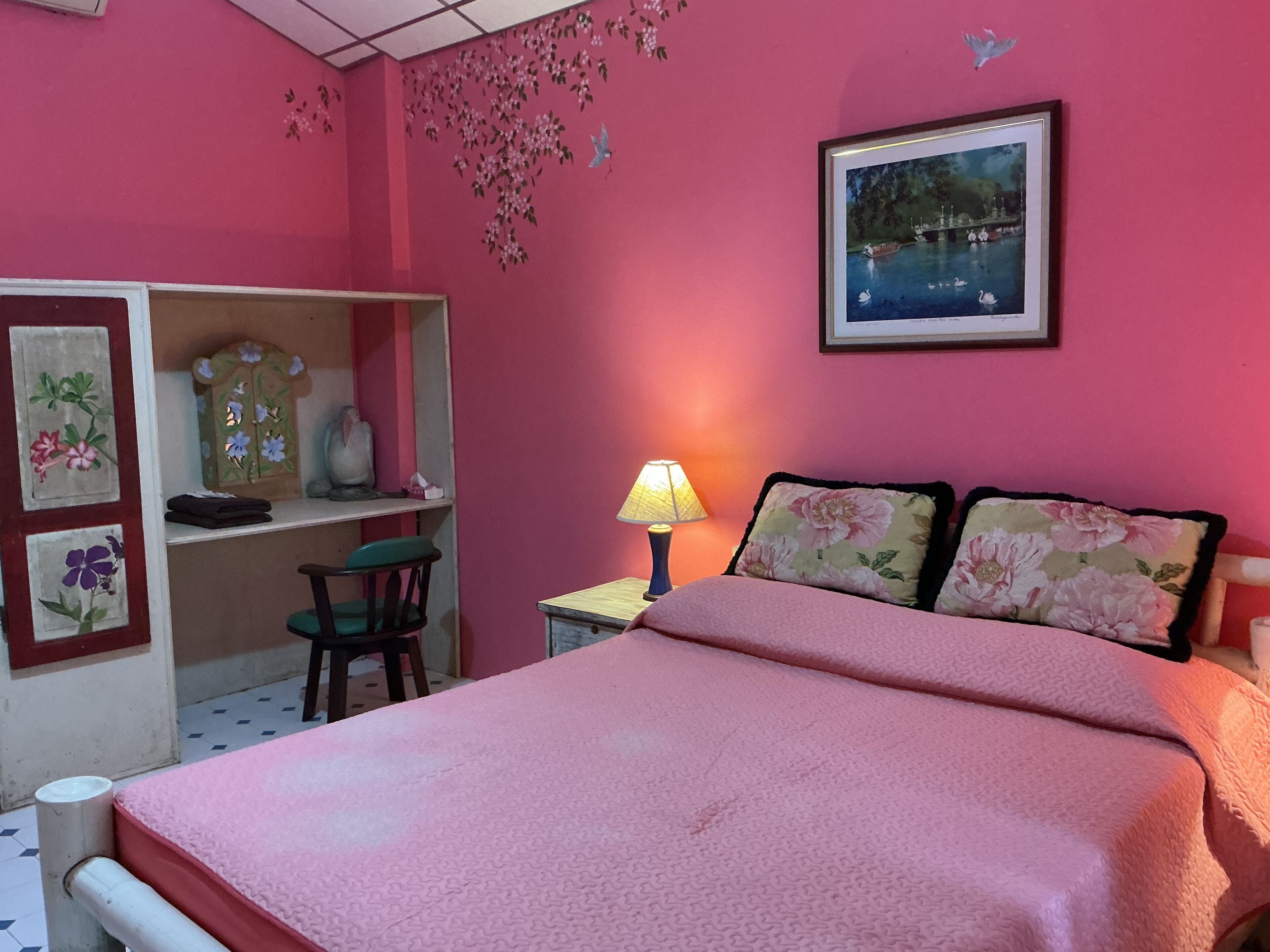 Deluxe Room | Individually decorated, individually furnished, laptop workspace