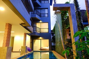 Outdoor pool - The Umbrella House (Kamala)